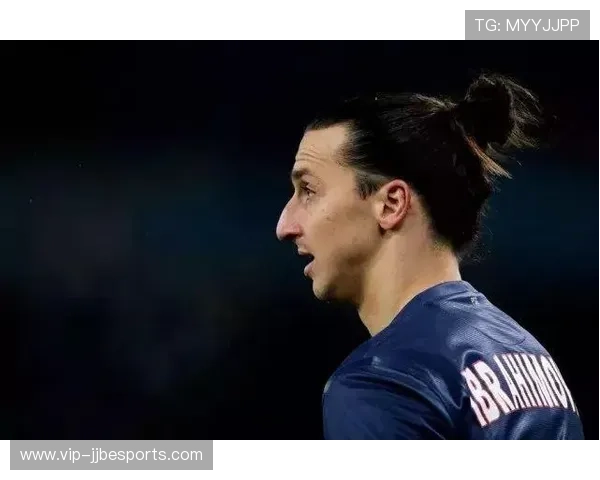 足球球星背后的理发师揭秘：他们如何打造球场上的独特造型